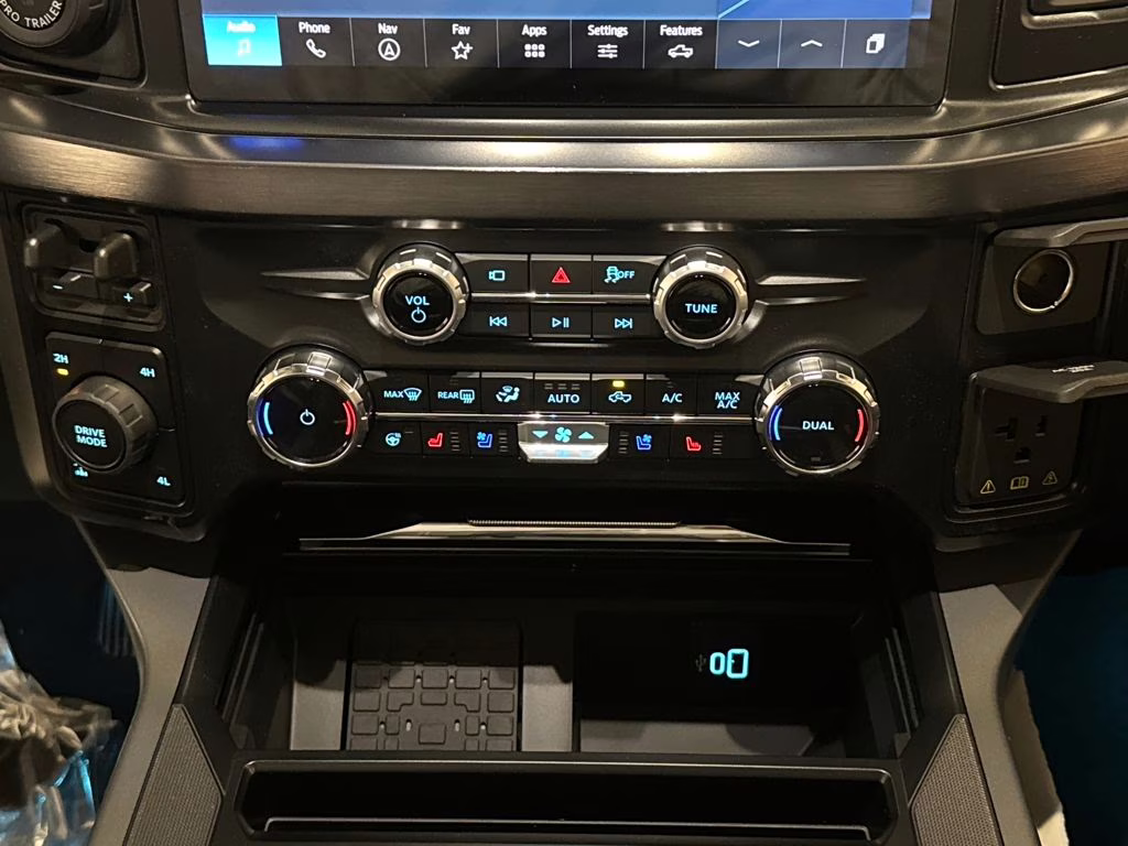 2026 Star White Metallic Tri-Coat Ford Super Duty F-350 SRW Lariat 4X4 Truck