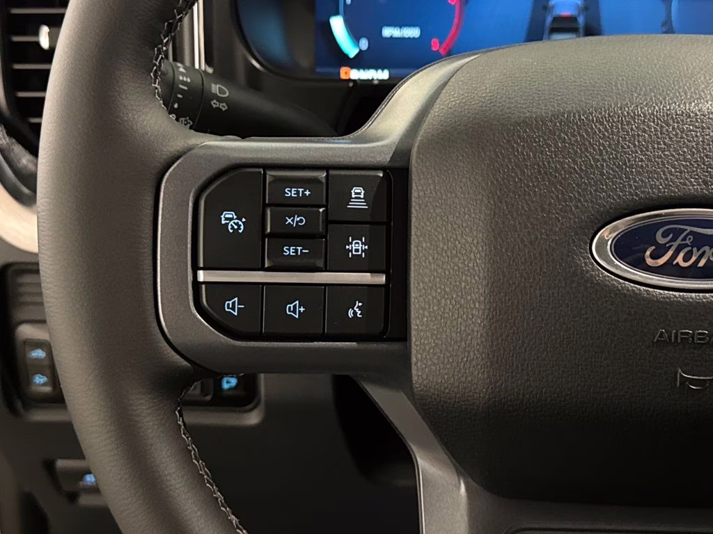 2026 Star White Metallic Tri-Coat Ford Super Duty F-350 SRW Lariat 4X4 Truck