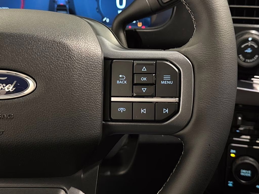 2026 Star White Metallic Tri-Coat Ford Super Duty F-350 SRW Lariat 4X4 Truck