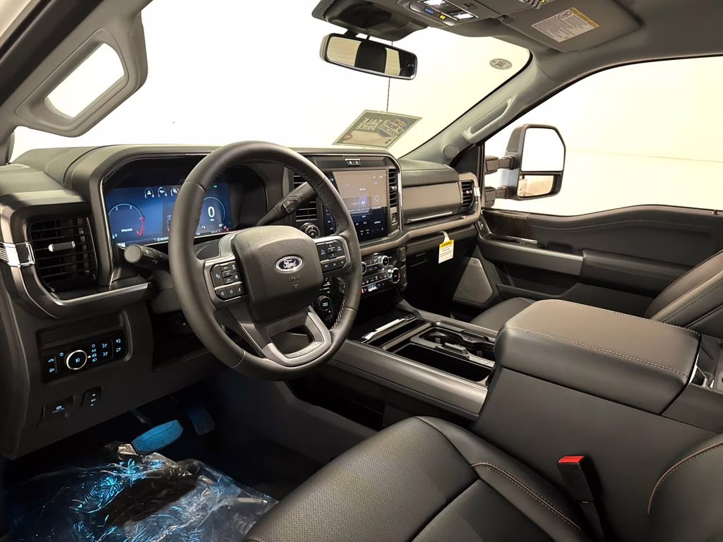 2026 Star White Metallic Tri-Coat Ford Super Duty F-350 SRW Lariat 4X4 Truck