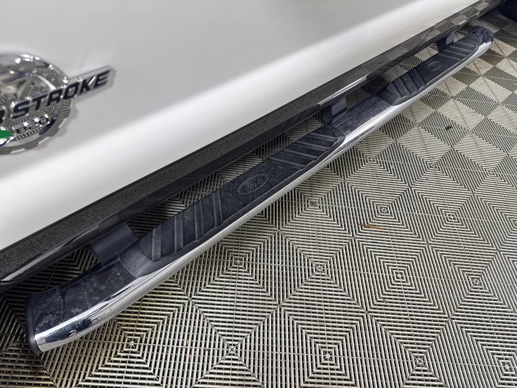 2016 White Platinum Metallic Tri-Coat Ford Super Duty F-350 DRW Lariat RWD Truck