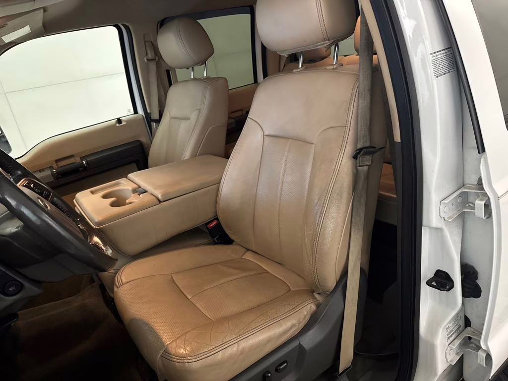 2016 White Platinum Metallic Tri-Coat Ford Super Duty F-350 DRW Lariat RWD Truck