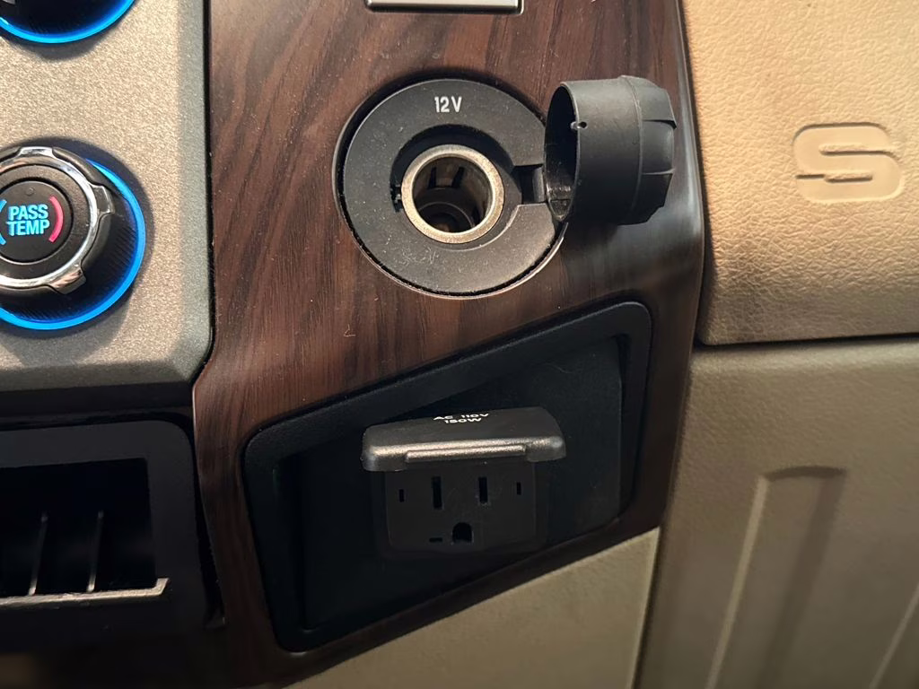 2016 White Platinum Metallic Tri-Coat Ford Super Duty F-350 DRW Lariat RWD Truck