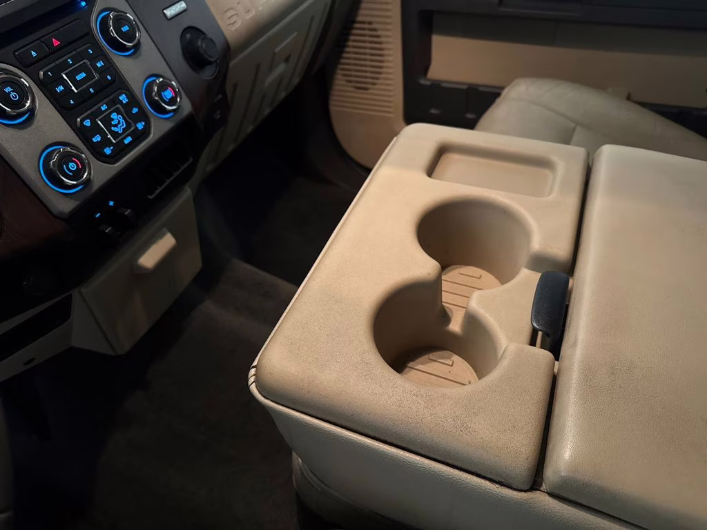 2016 White Platinum Metallic Tri-Coat Ford Super Duty F-350 DRW Lariat RWD Truck