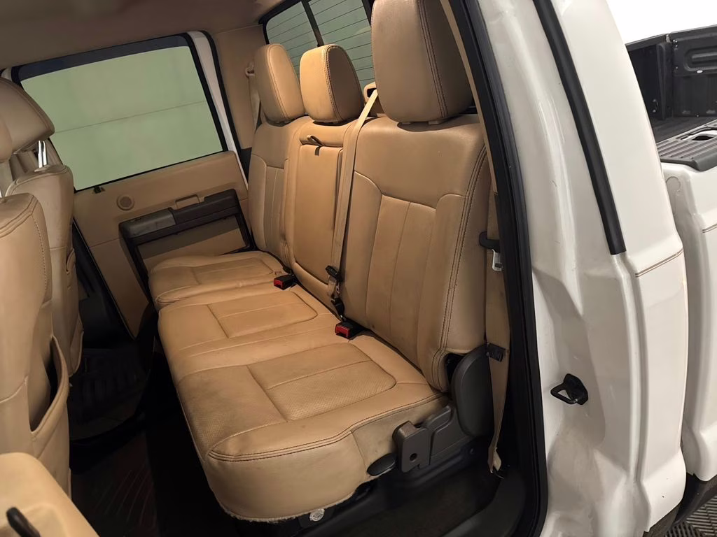 2016 White Platinum Metallic Tri-Coat Ford Super Duty F-350 DRW Lariat RWD Truck