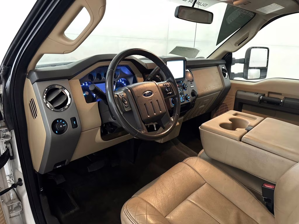 2016 White Platinum Metallic Tri-Coat Ford Super Duty F-350 DRW Lariat RWD Truck