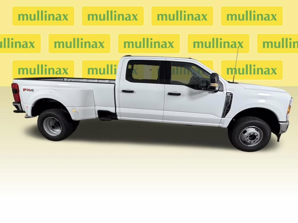 2026 Oxford White Ford Super Duty F-350 DRW XLT 4X4 Truck