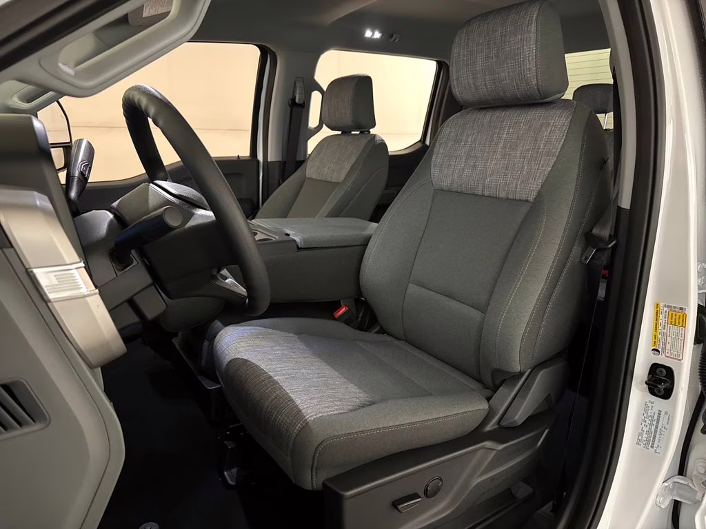 2026 Oxford White Ford Super Duty F-350 DRW XLT 4X4 Truck