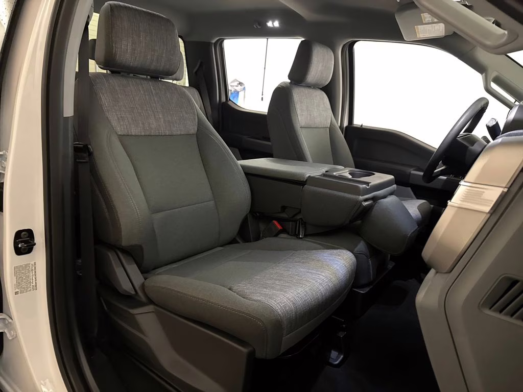 2026 Oxford White Ford Super Duty F-350 DRW XLT 4X4 Truck