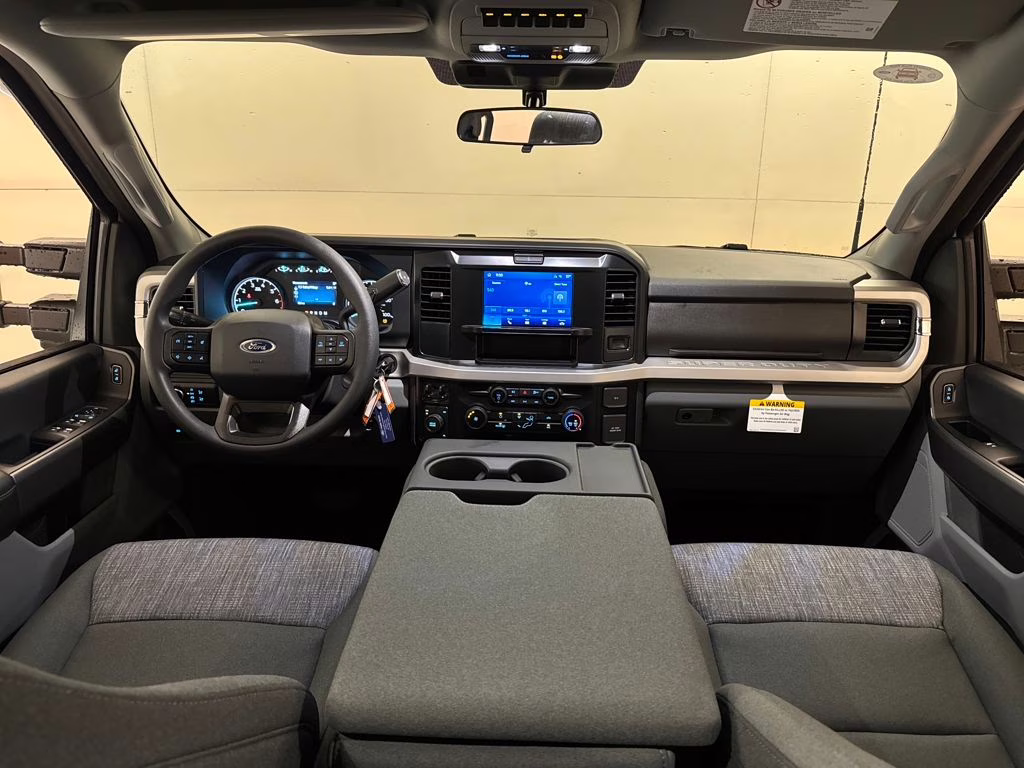 2026 Oxford White Ford Super Duty F-350 DRW XLT 4X4 Truck