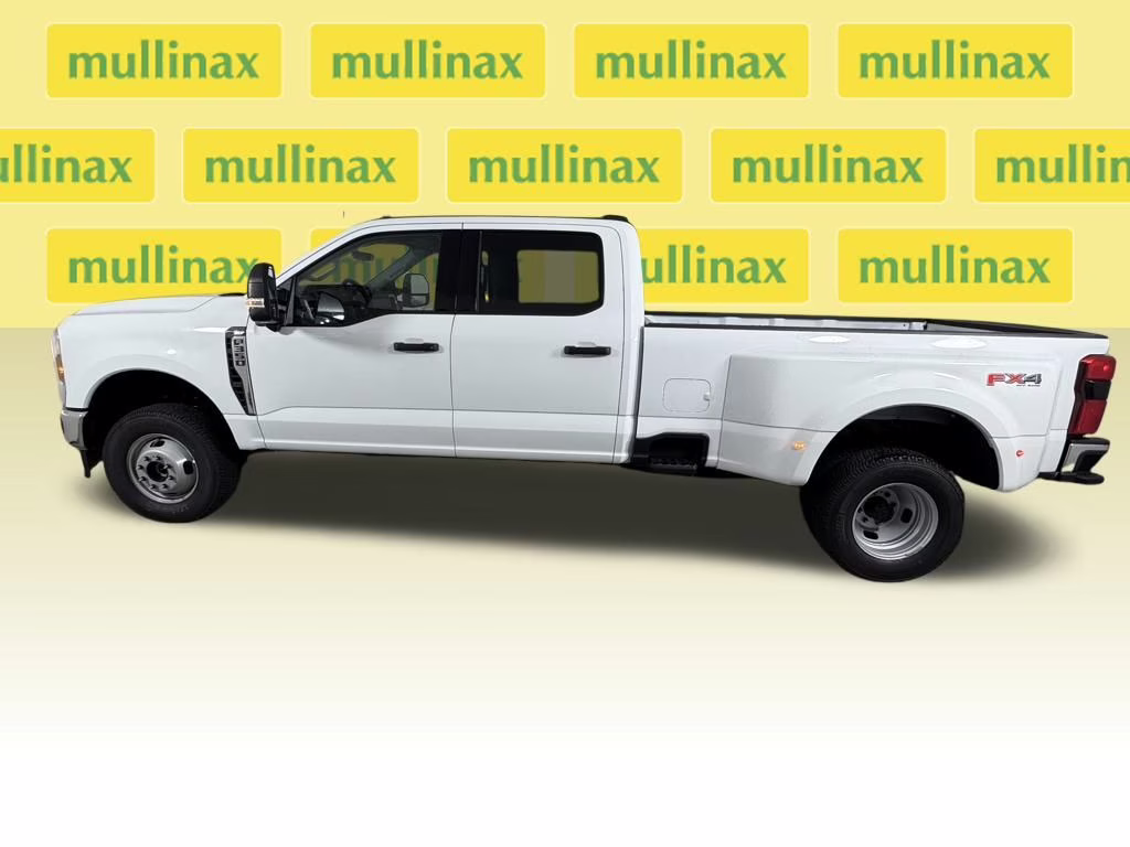 2026 Oxford White Ford Super Duty F-350 DRW XLT 4X4 Truck
