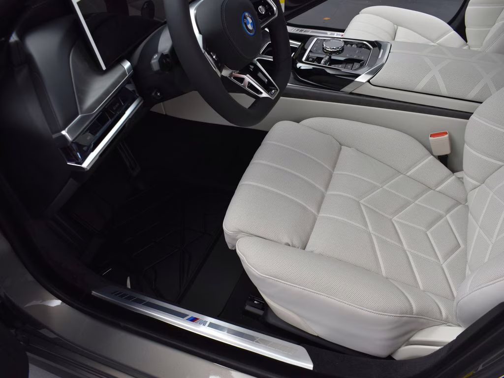 2025 Oxide Gray Metallic BMW i7 eDrive50 RWD Sedan