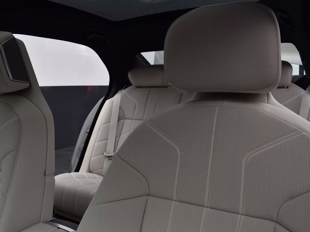 2025 Oxide Gray Metallic BMW i7 eDrive50 RWD Sedan