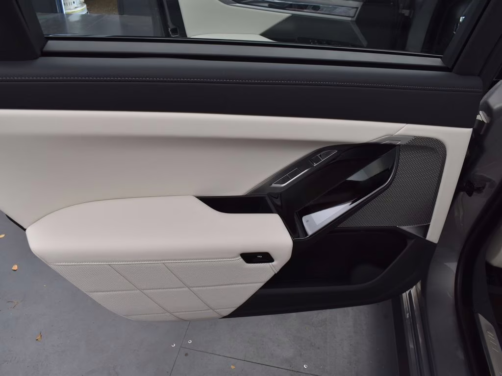 2025 Oxide Gray Metallic BMW i7 eDrive50 RWD Sedan