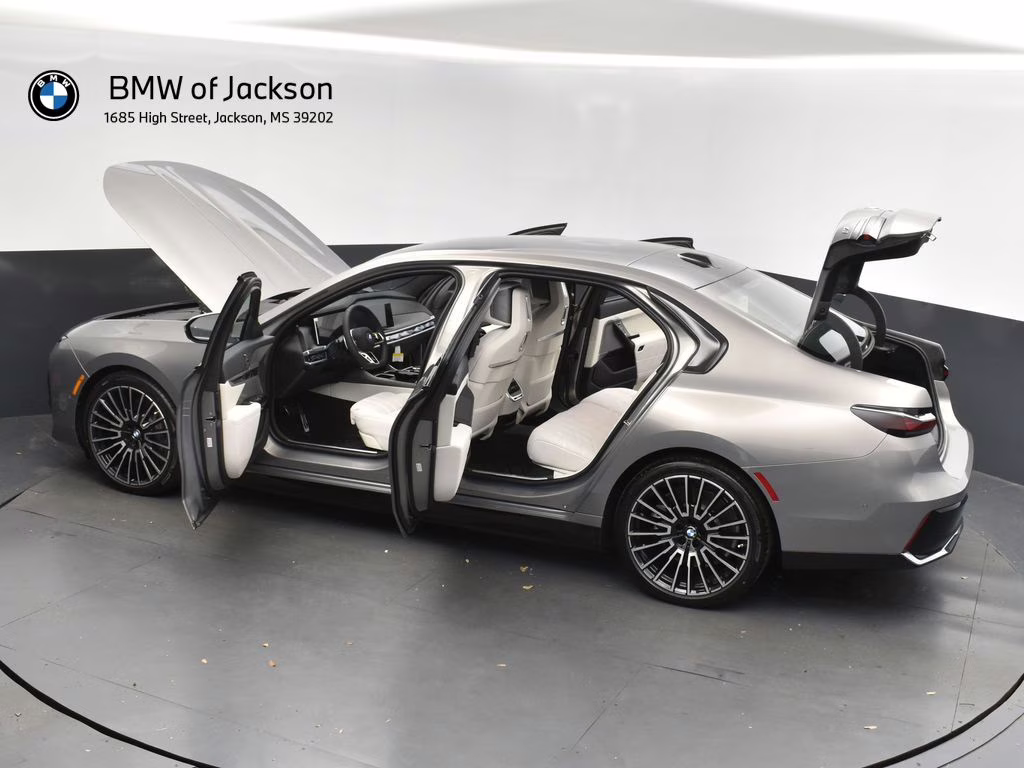 2025 Oxide Gray Metallic BMW i7 eDrive50 RWD Sedan