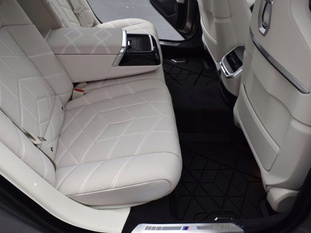 2025 Oxide Gray Metallic BMW i7 eDrive50 RWD Sedan