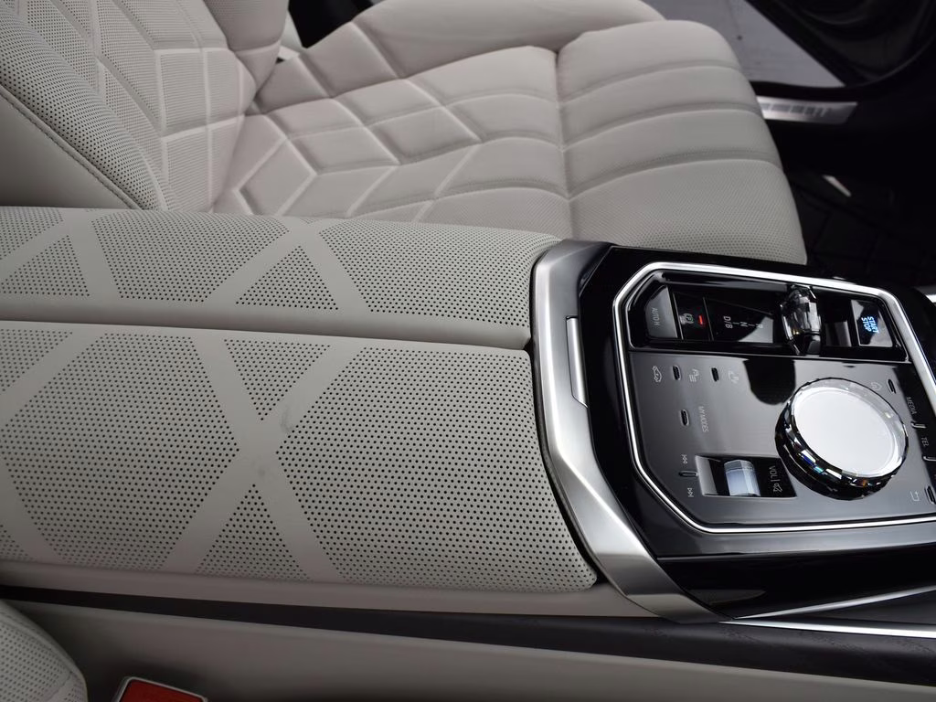 2025 Oxide Gray Metallic BMW i7 eDrive50 RWD Sedan