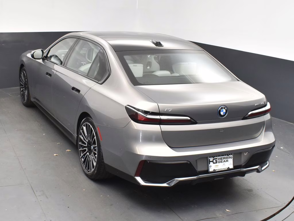 2025 Oxide Gray Metallic BMW i7 eDrive50 RWD Sedan