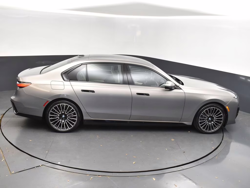 2025 Oxide Gray Metallic BMW i7 eDrive50 RWD Sedan