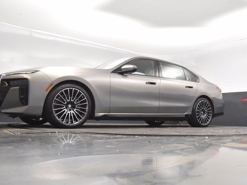 2025 Oxide Gray Metallic BMW i7 eDrive50 RWD Sedan