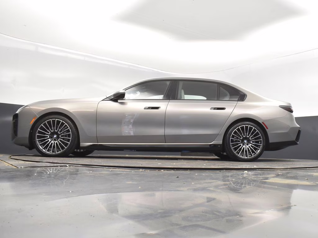 2025 Oxide Gray Metallic BMW i7 eDrive50 RWD Sedan