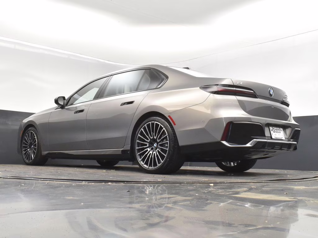 2025 Oxide Gray Metallic BMW i7 eDrive50 RWD Sedan