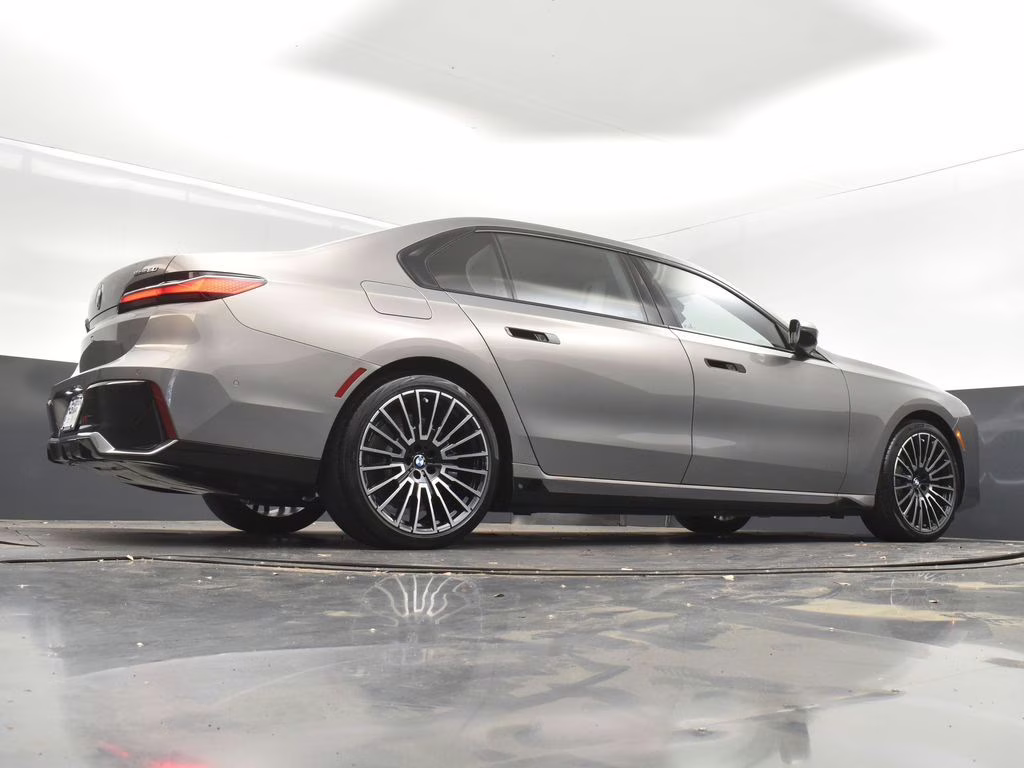 2025 Oxide Gray Metallic BMW i7 eDrive50 RWD Sedan