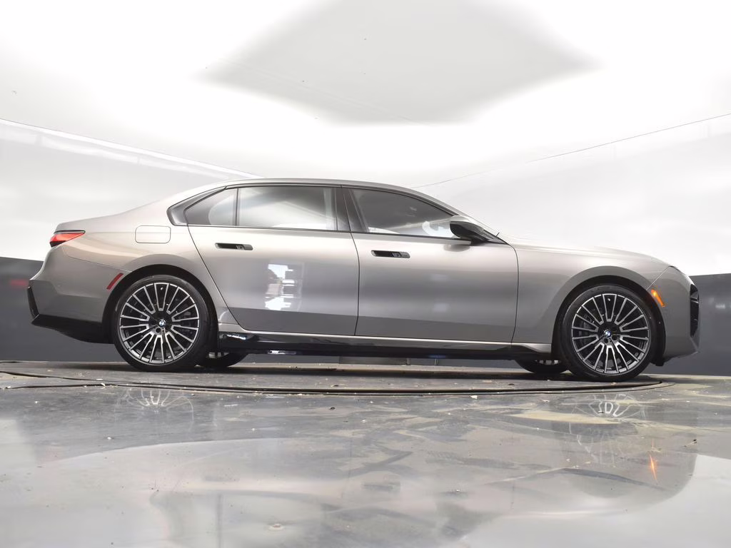 2025 Oxide Gray Metallic BMW i7 eDrive50 RWD Sedan