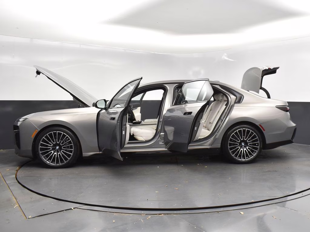 2025 Oxide Gray Metallic BMW i7 eDrive50 RWD Sedan