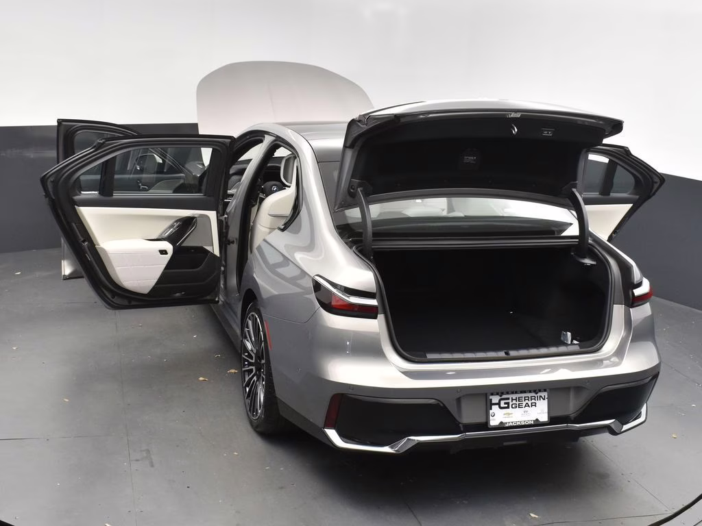 2025 Oxide Gray Metallic BMW i7 eDrive50 RWD Sedan