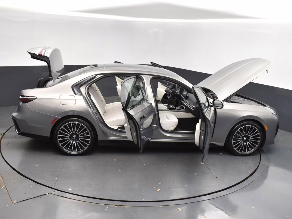 2025 Oxide Gray Metallic BMW i7 eDrive50 RWD Sedan