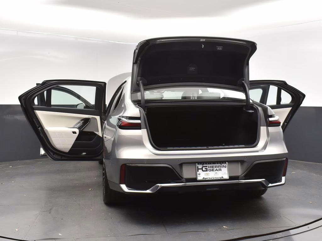 2025 Oxide Gray Metallic BMW i7 eDrive50 RWD Sedan