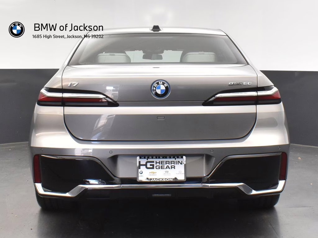 2025 Oxide Gray Metallic BMW i7 eDrive50 RWD Sedan