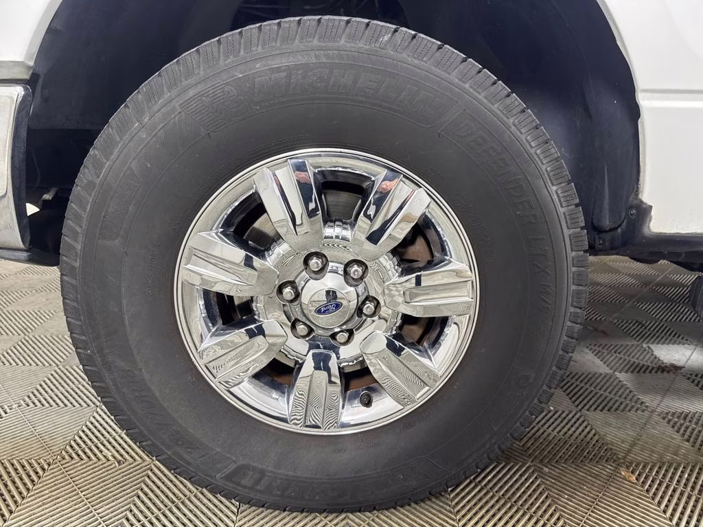 2010 Oxford White Ford F-150 XLT 4X4 Truck