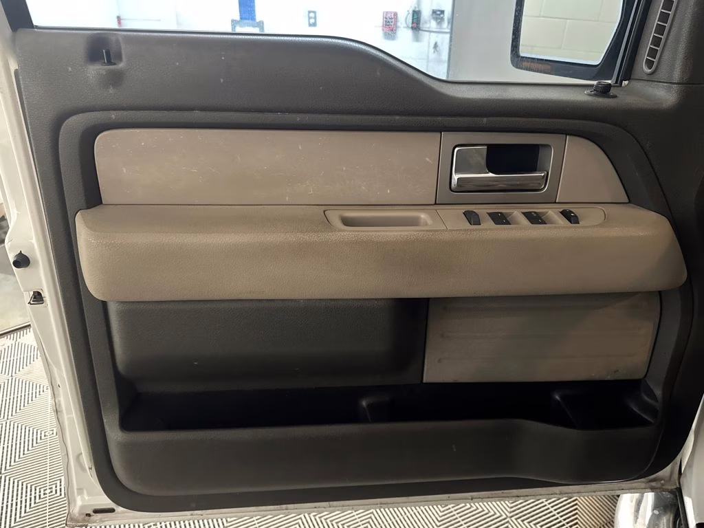 2010 Oxford White Ford F-150 XLT 4X4 Truck