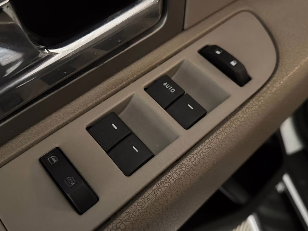 2010 Oxford White Ford F-150 XLT 4X4 Truck