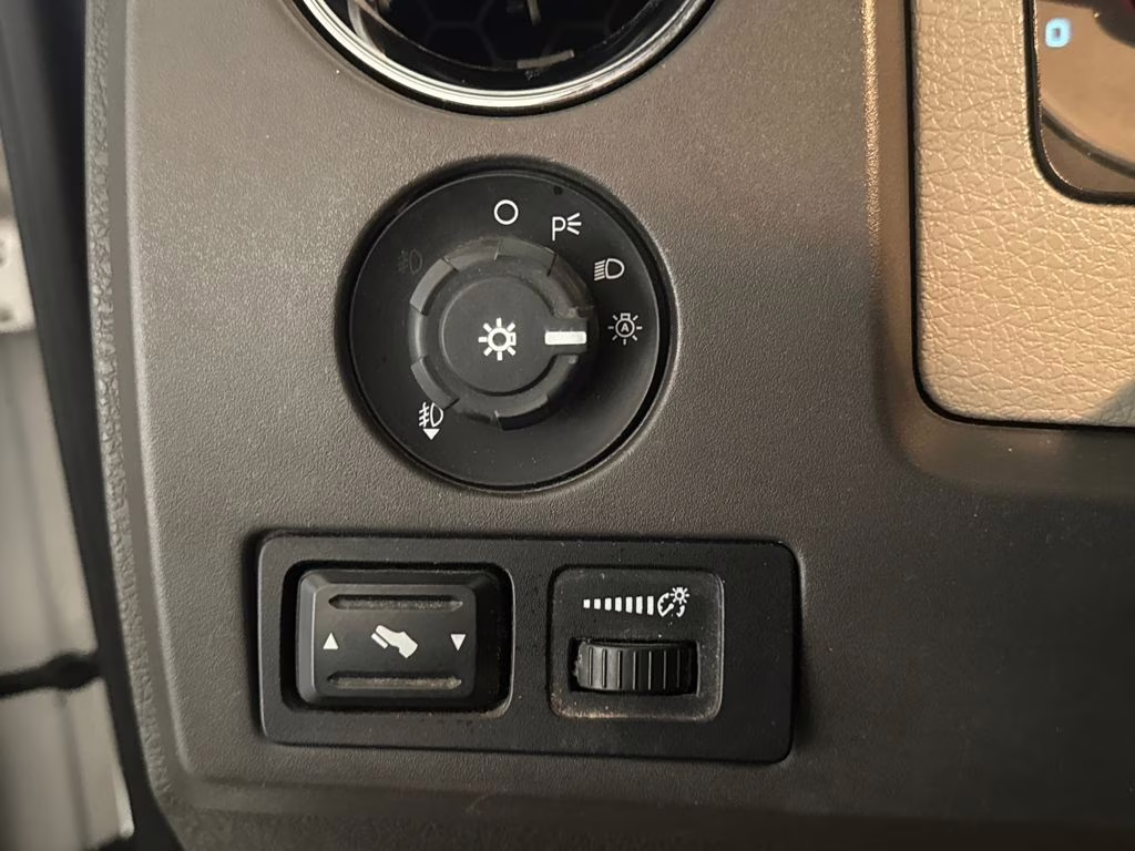 2010 Oxford White Ford F-150 XLT 4X4 Truck