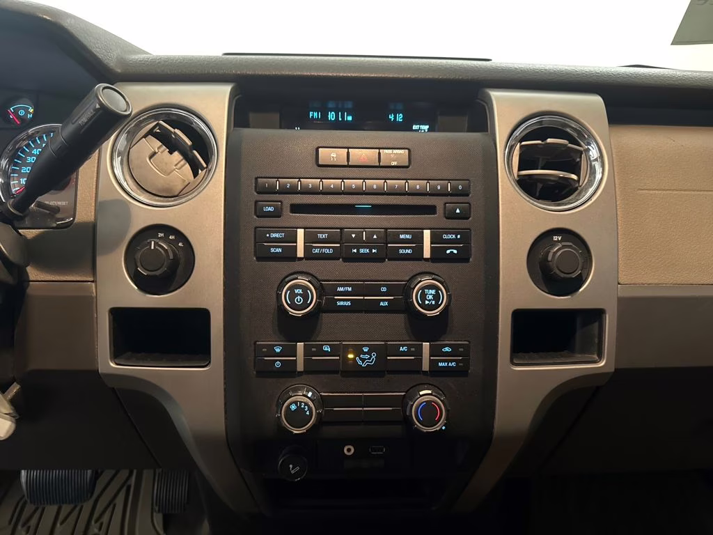 2010 Oxford White Ford F-150 XLT 4X4 Truck