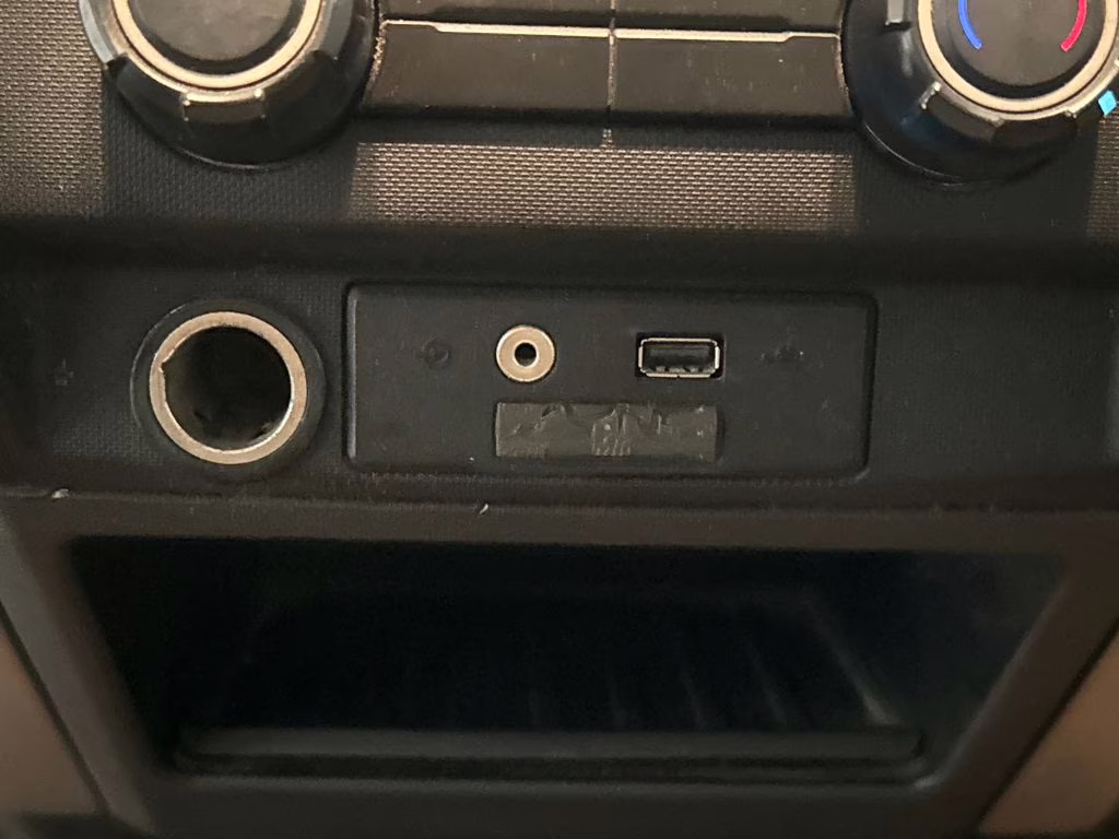 2010 Oxford White Ford F-150 XLT 4X4 Truck