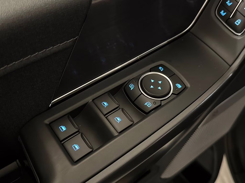 2026 Star White Metallic Tri-Coat Ford F-150 Lariat 4X4 Truck