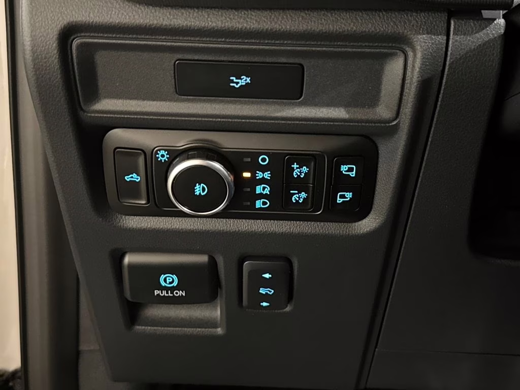 2026 Star White Metallic Tri-Coat Ford F-150 Lariat 4X4 Truck