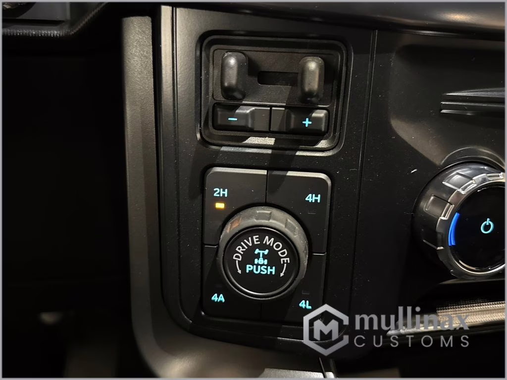 2025 Agate Black Metallic Ford F-150 Lariat 4X4 Truck