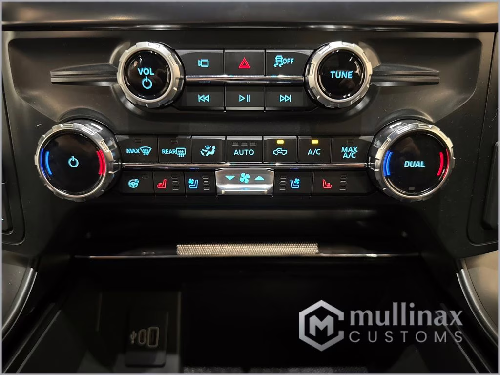 2025 Agate Black Metallic Ford F-150 Lariat 4X4 Truck