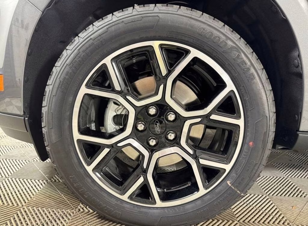 2025 Gray Metallic Ford Maverick Lariat AWD Truck