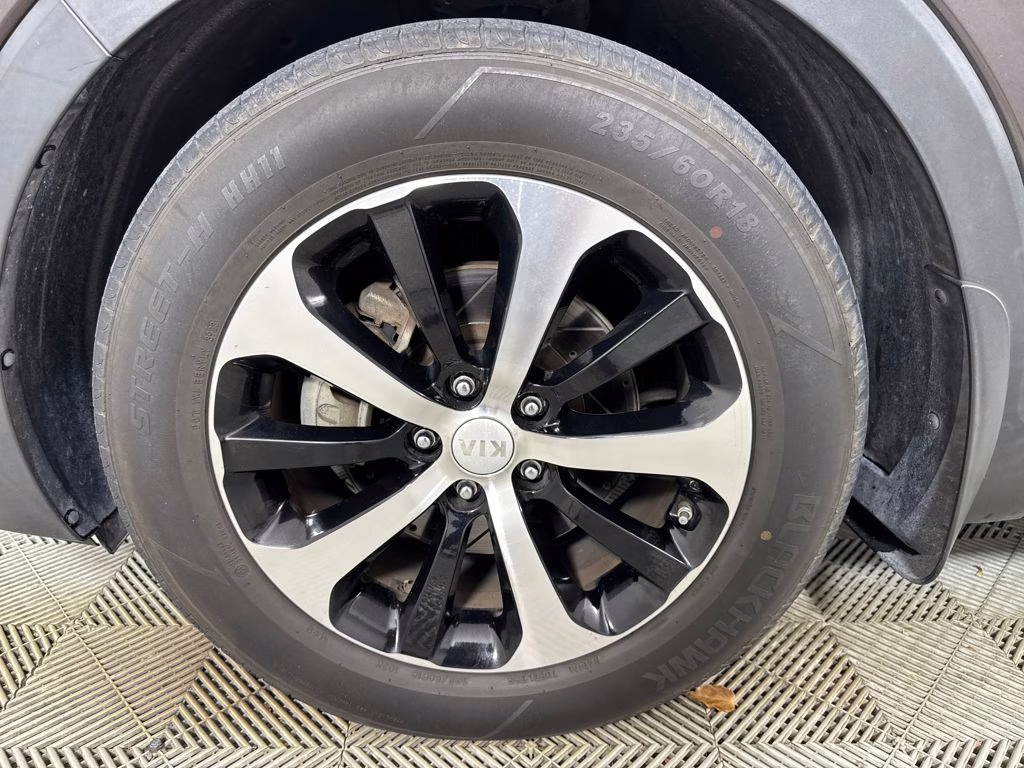 2018 Polished Walnut Kia Sorento EX FWD SUV