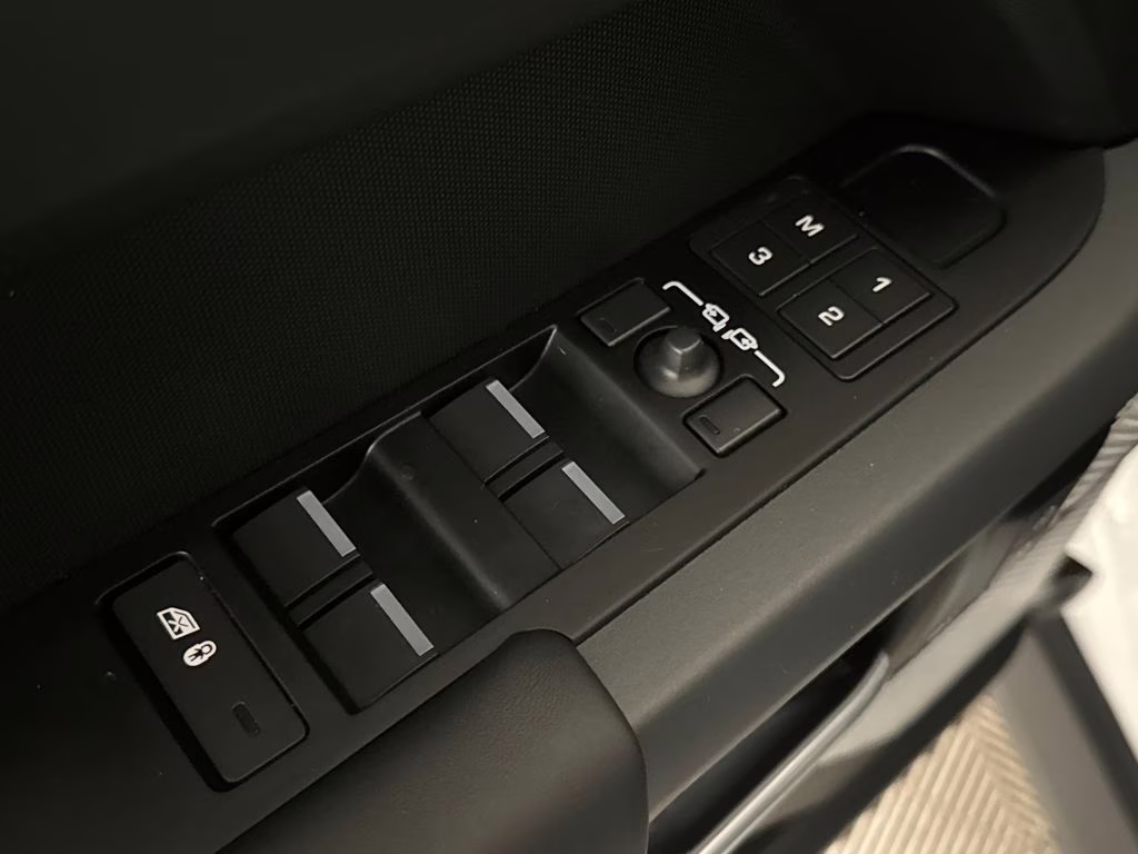 2024 Fuji White Land Rover Defender 130 X-Dynamic SE AWD SUV