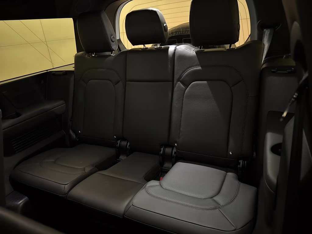 2024 Fuji White Land Rover Defender 130 X-Dynamic SE AWD SUV