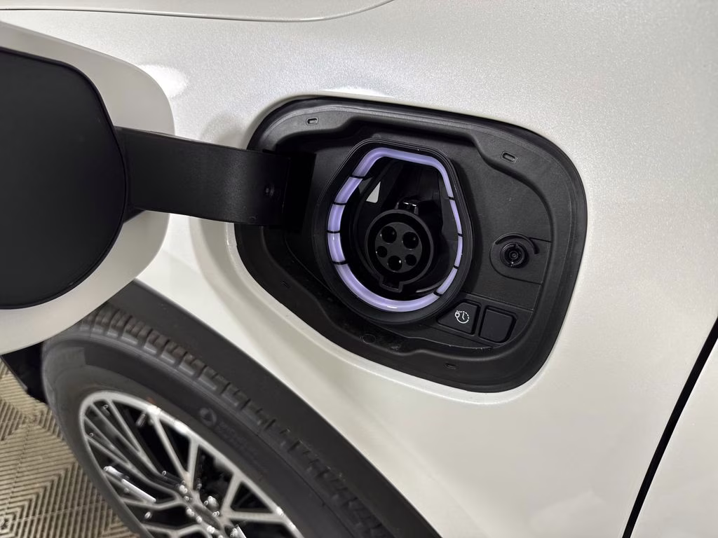 2025 White Metallic Ford Escape Plug-In Hybrid Base FWD SUV