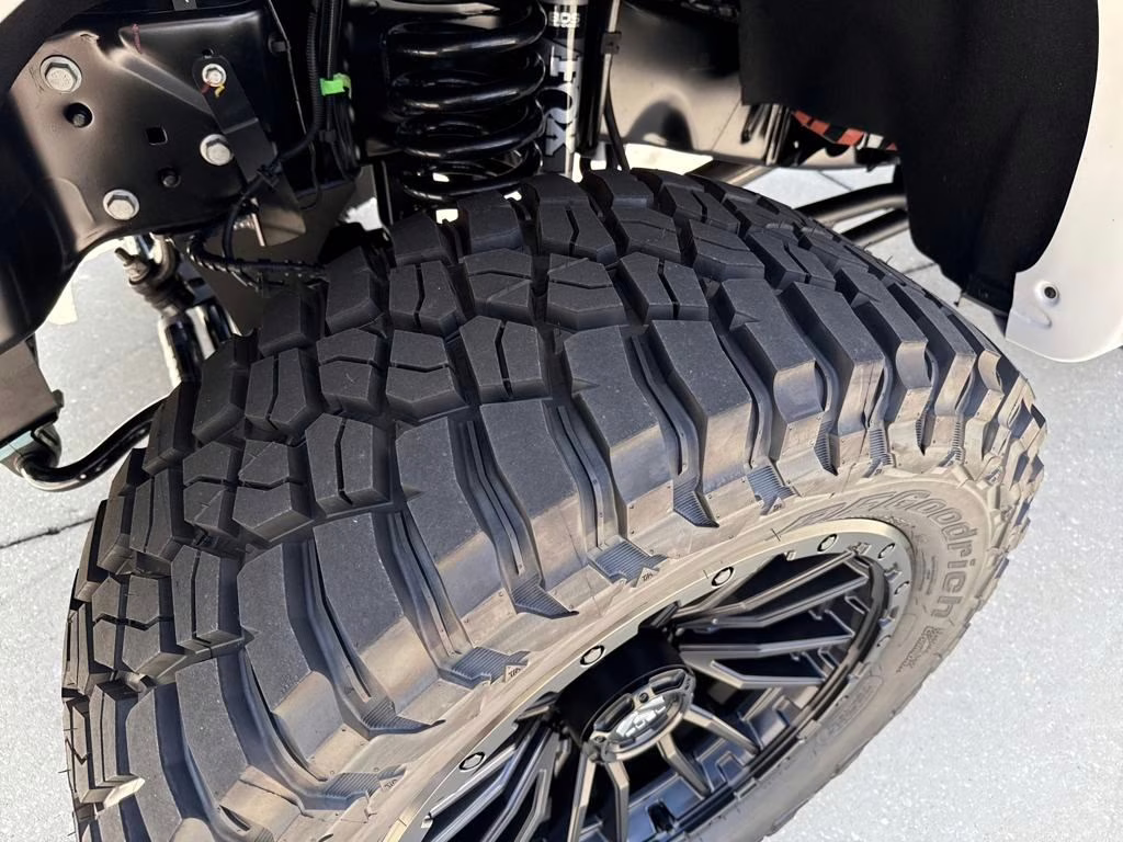 2025 Oxford White Ford Super Duty F-250 SRW XLT BLACKWIDOW 4X4 Truck