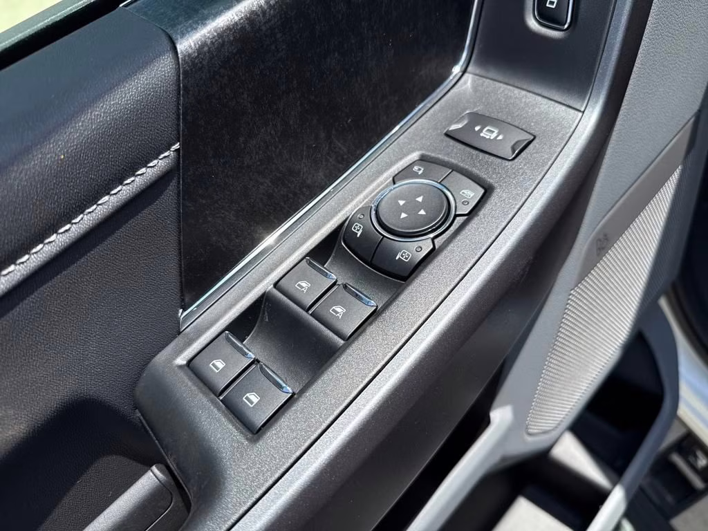 2025 Oxford White Ford Super Duty F-250 SRW XLT BLACKWIDOW 4X4 Truck